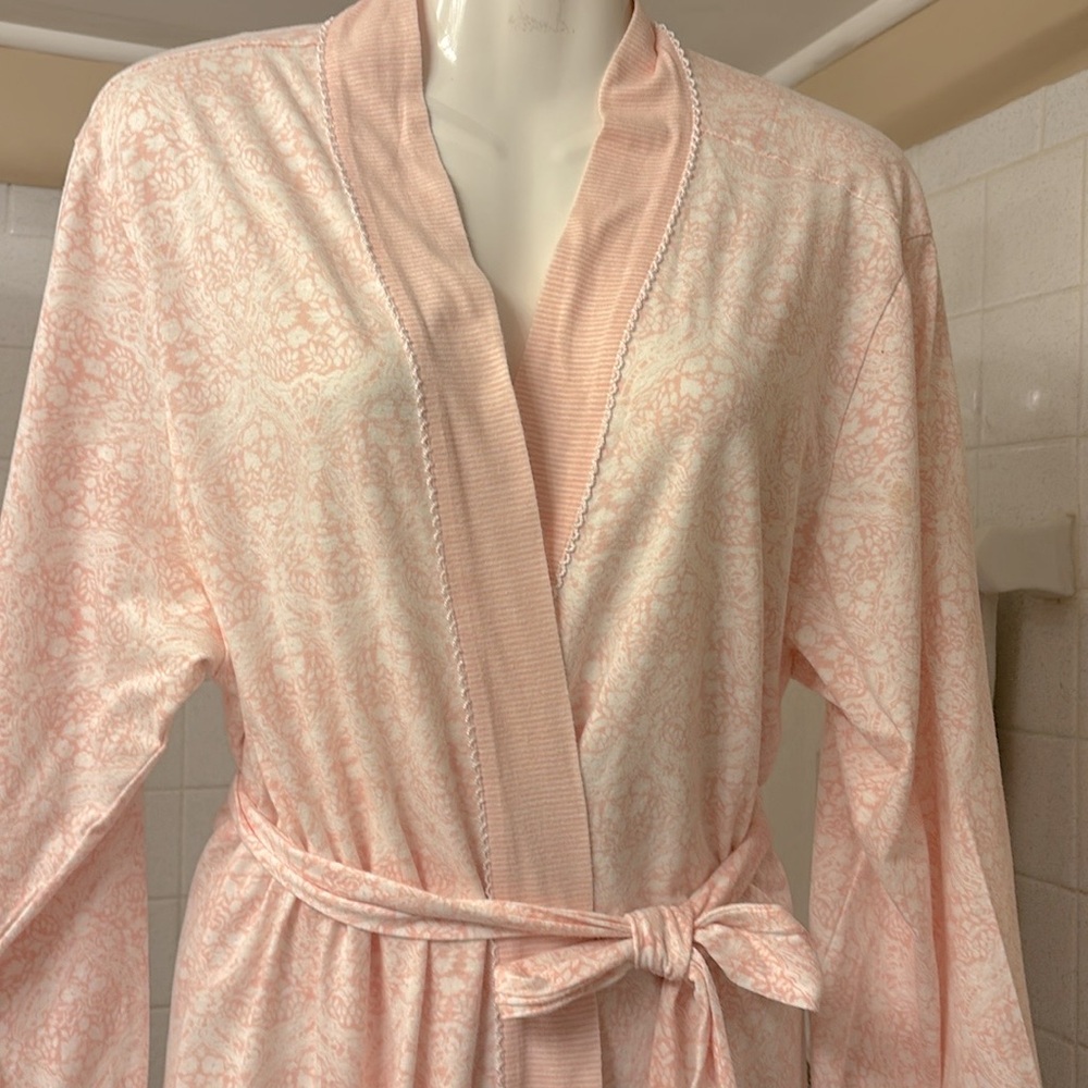 Beautiful Carol Hockman short robe.